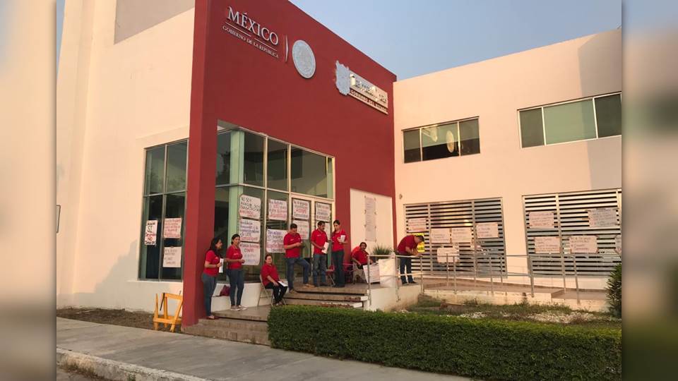 Toman instalaciones de CONAFE tras despidos injustificados