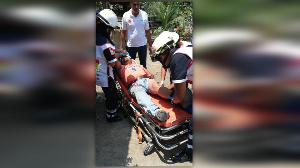 Cae de un tercer piso y se fractura ambas piernas