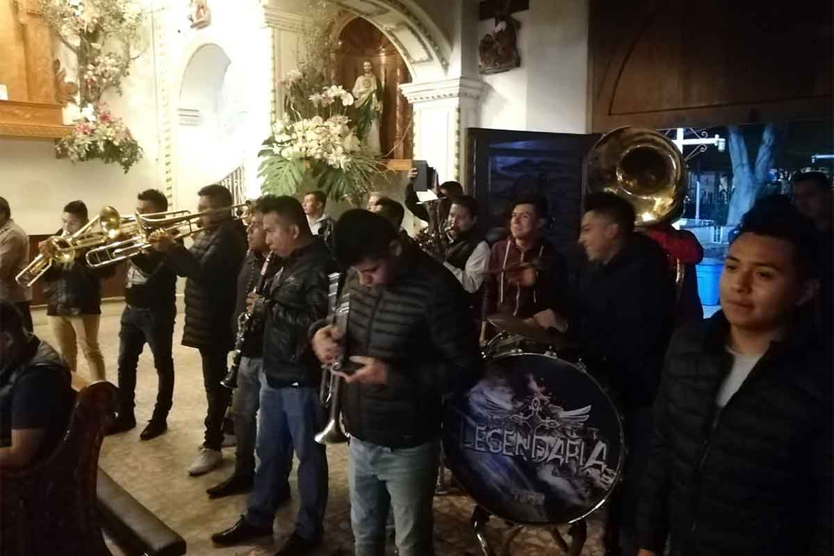 El día el albañil; Así le celebran a la Santa Cruz en Iztapalapa