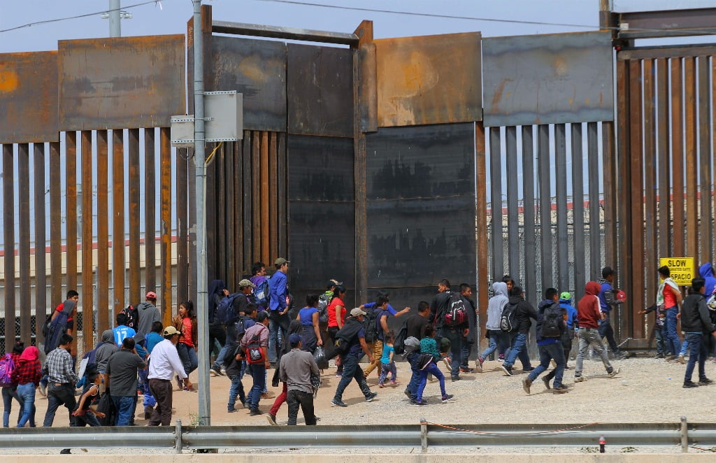 Corte de EU autoriza que Trump envíe a México a solicitantes de asilo