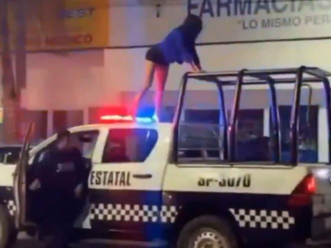 Joven ‘perrea’ sobre patrulla en Veracruz; se viraliza