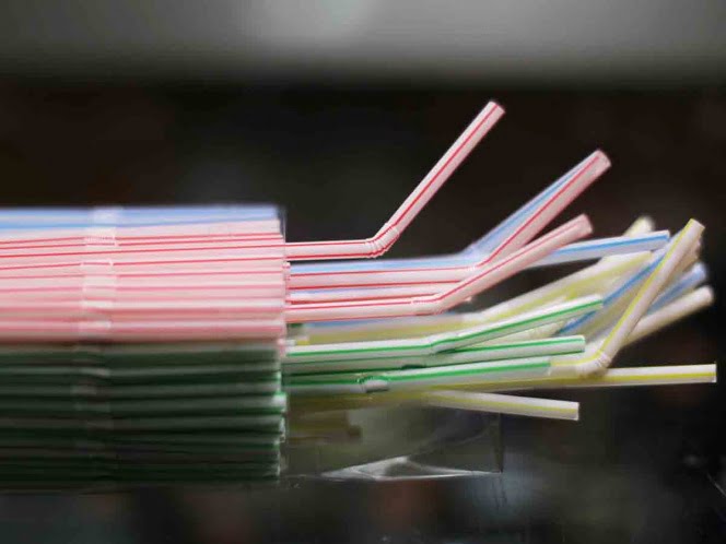 Prohibirán uso de plásticos desechables en Reino Unido