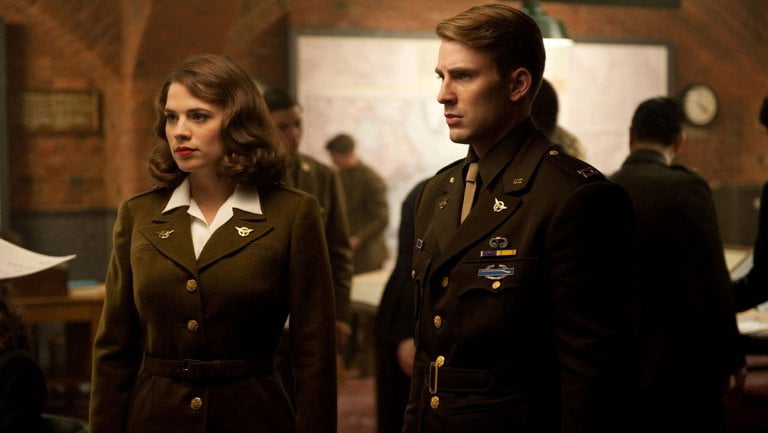 Guionistas revelan con quién se casó con Peggy Carter… y no lo creerás