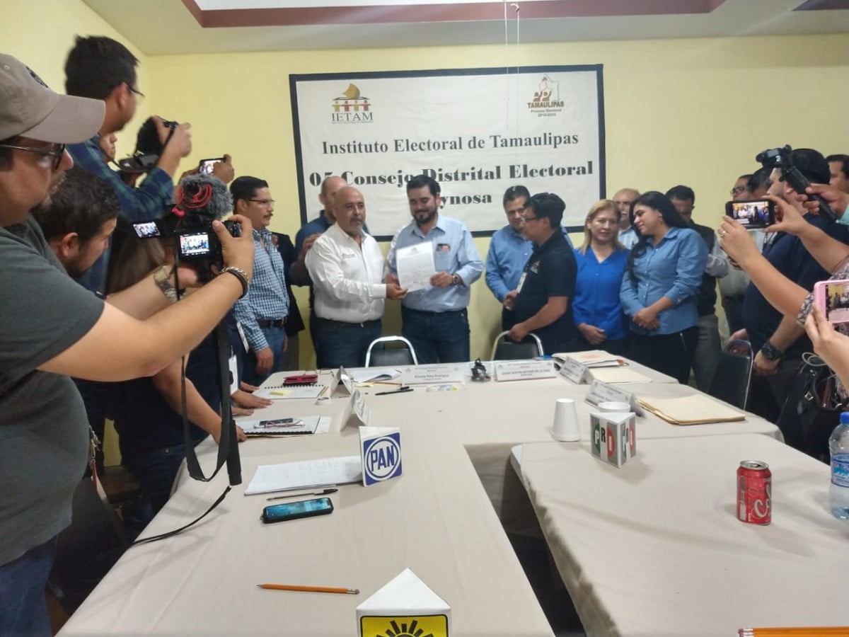 Recibe constancia de mayoría Javier Garza Faz