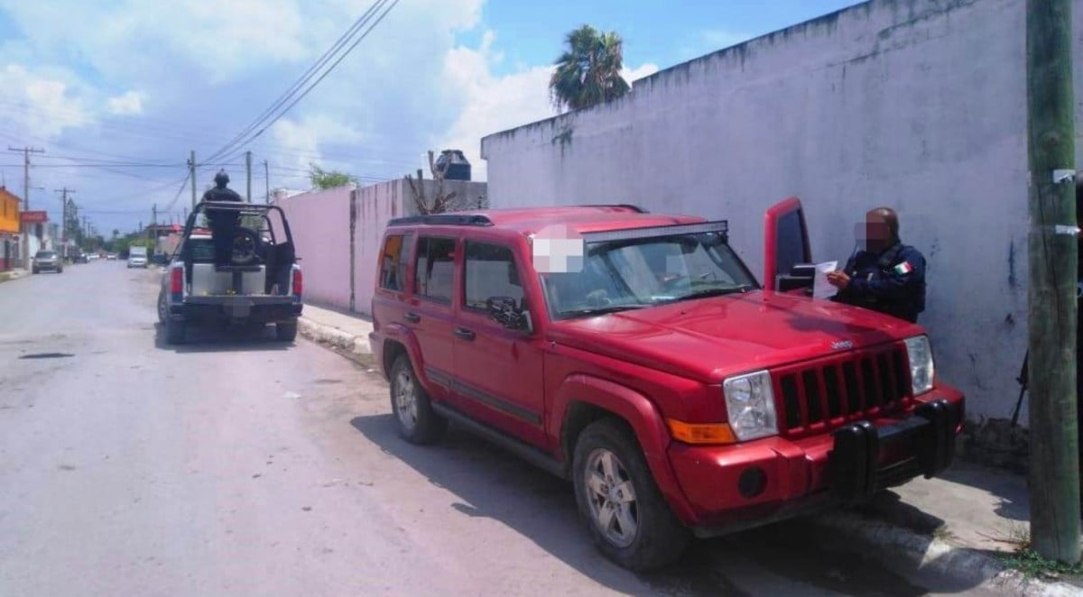 Detectan vehículo mal estacionado y resulta que era robado