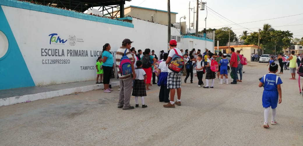 Papás mantienen tomada primaria «Lucino Gaytán» en Tampico; municipio ya pactó compra del terreno