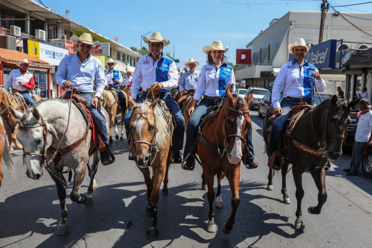 Cabalgan Los Generales para celebrar 171 aniversario de Nuevo Laredo