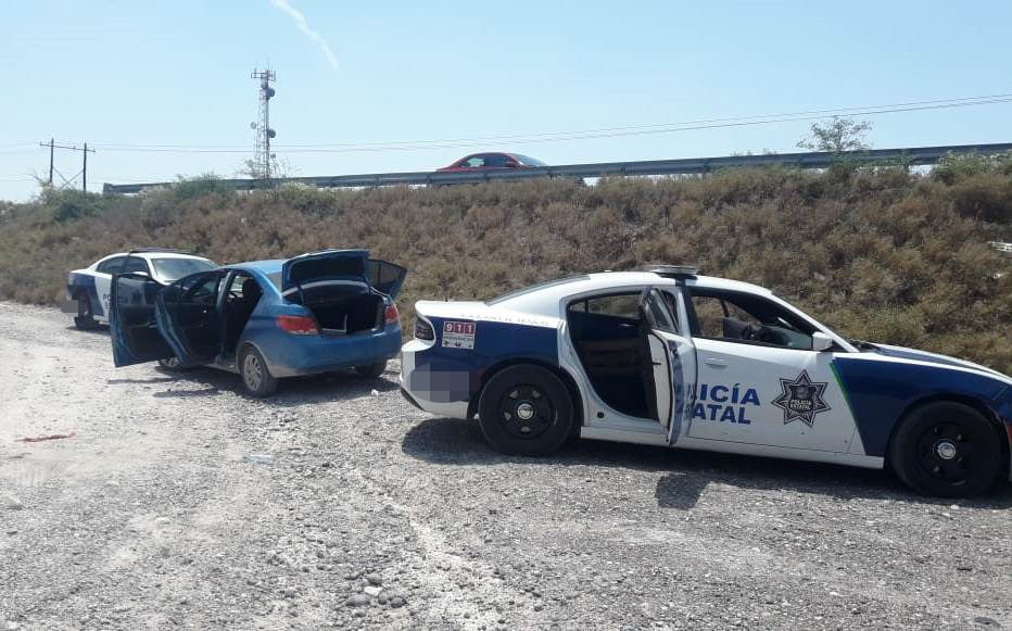 Abandonan auto robado en la Reynosa-Monterrey, lo dejan con las puertas abiertas