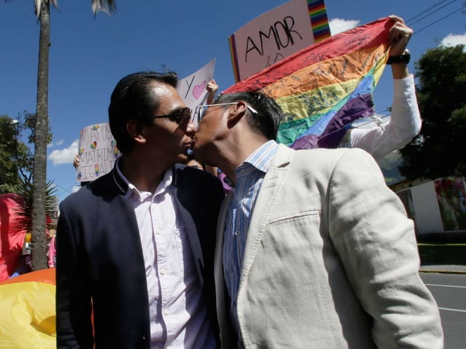 Aprueban en Ecuador los matrimonios igualitarios