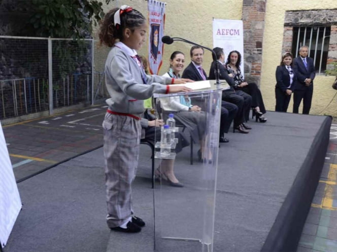 Rompen estereotipos: niñas, con pantalón, y niños, con falda, en escuelas