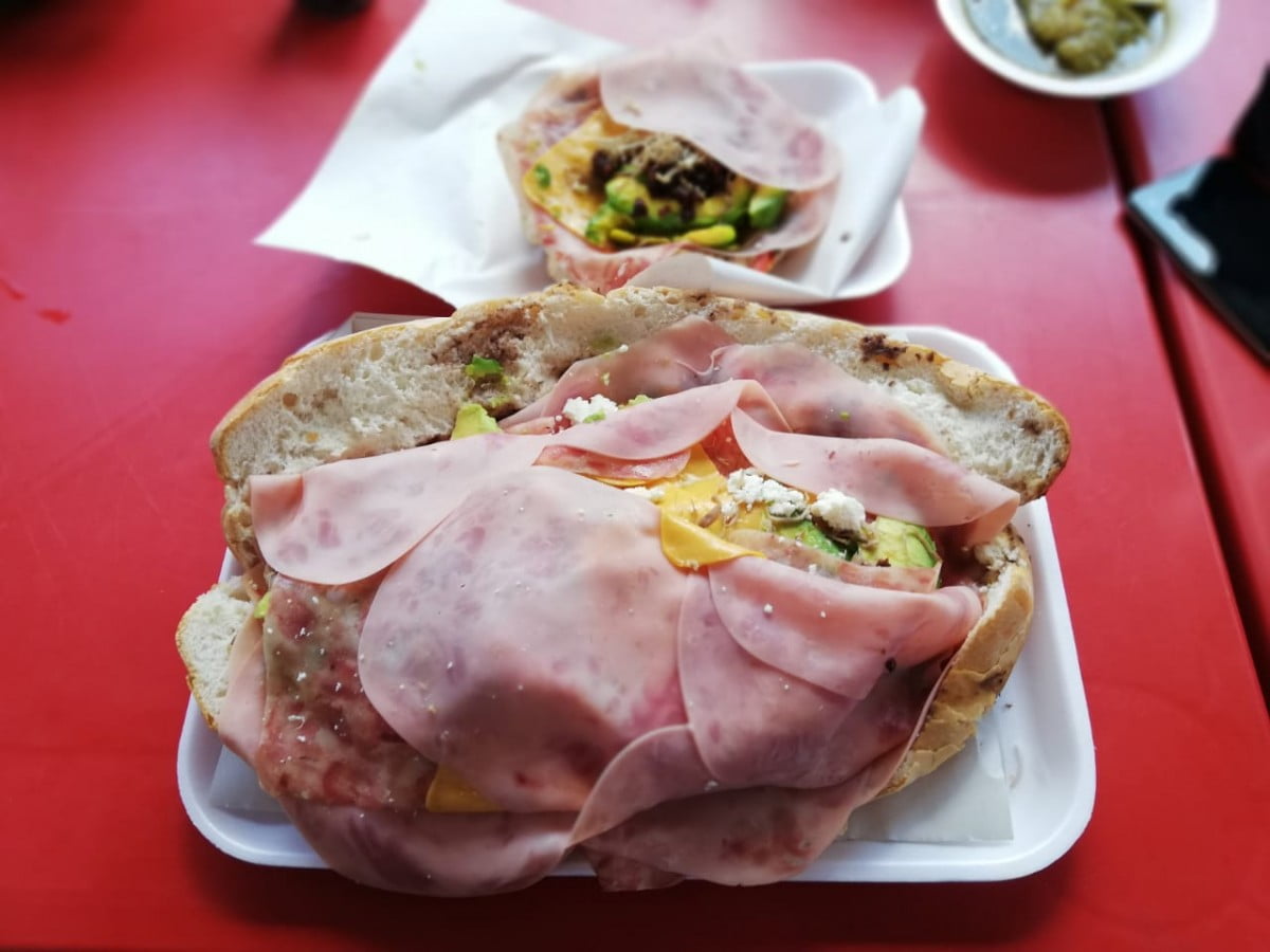Reubican emblemáticos puestos de Tortas de la Barda a la plaza Hijas de Tampico