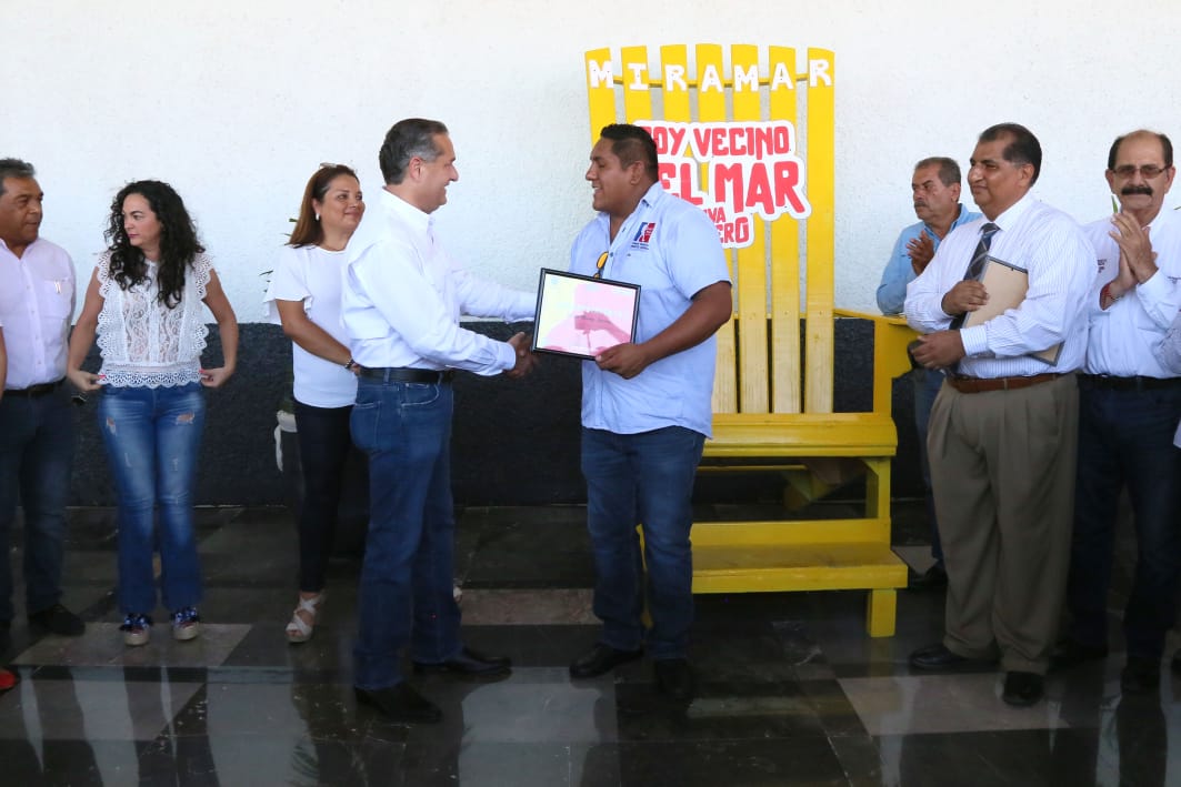 Municipio atrae el Turismo con silla promocional de Playa Miramar