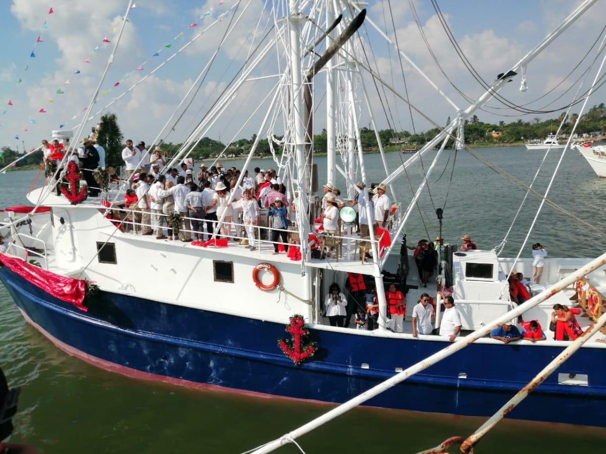 Festejan a la virgen del Carmen con procesión náutica