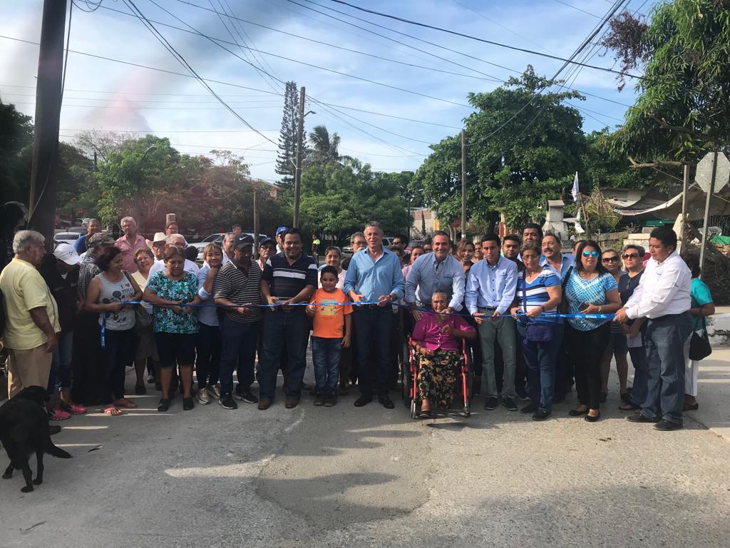 Continúa Entregando Chucho Nader Nuevas Obras de Pavimentación