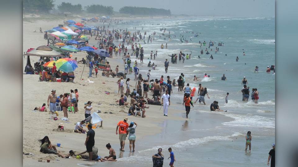 La Pesca, una playa limpia y segura para disfrutar en familia estas vacaciones
