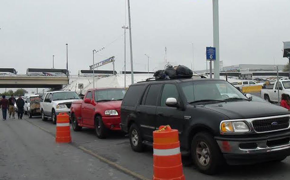 Atienden a paisanos por problemas mecánicos en Nuevo Laredo