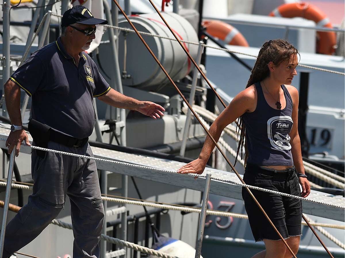 Liberan a capitana detenida por rescatar a 40 migrantes