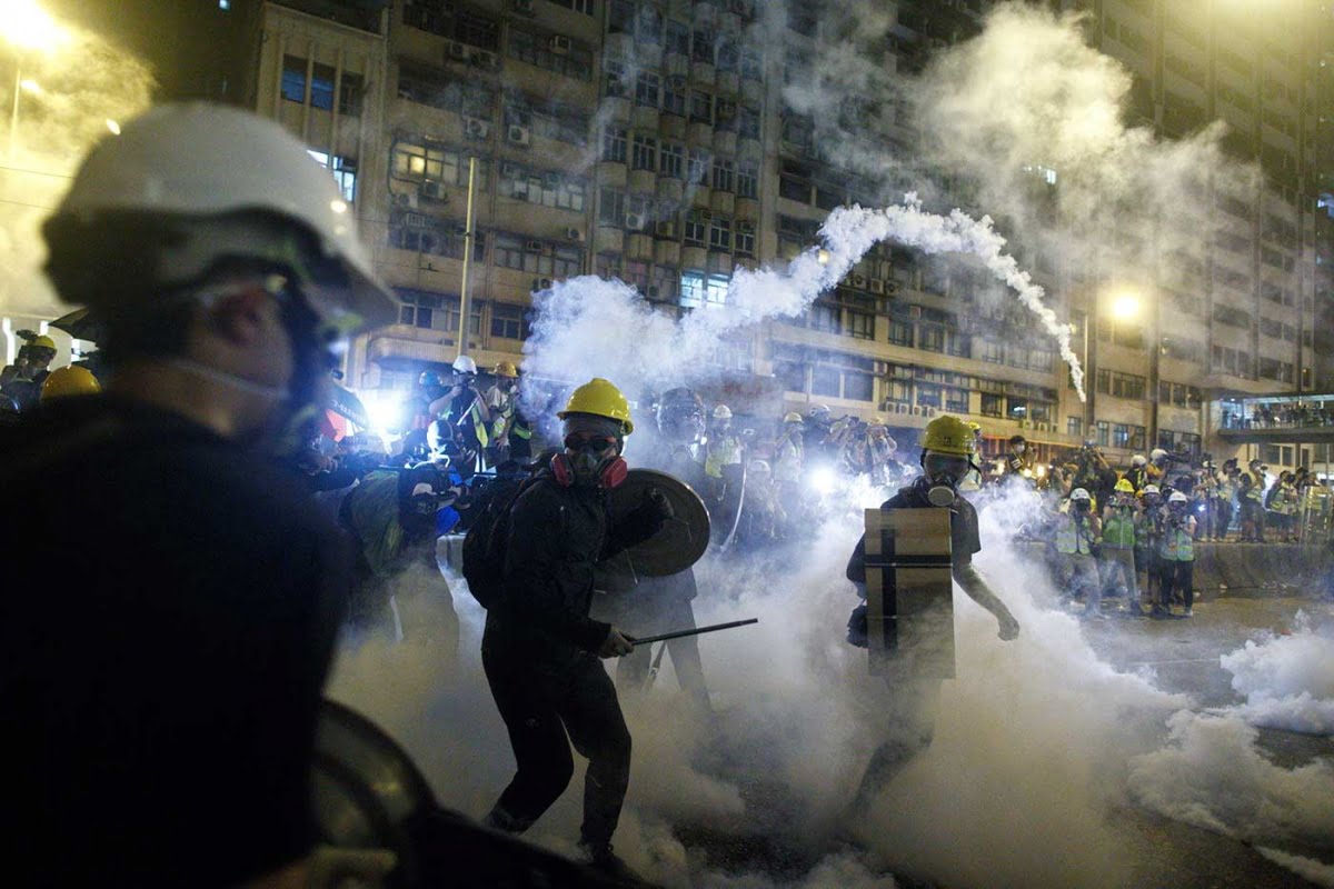 Empeora crisis en Hong Kong por violencia y enojo de China