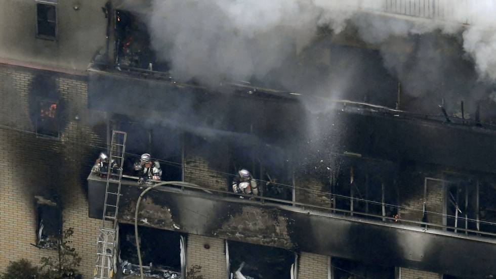 Aumenta a 33 muertos por incendio de estudio de animación en Kyoto, Japón.