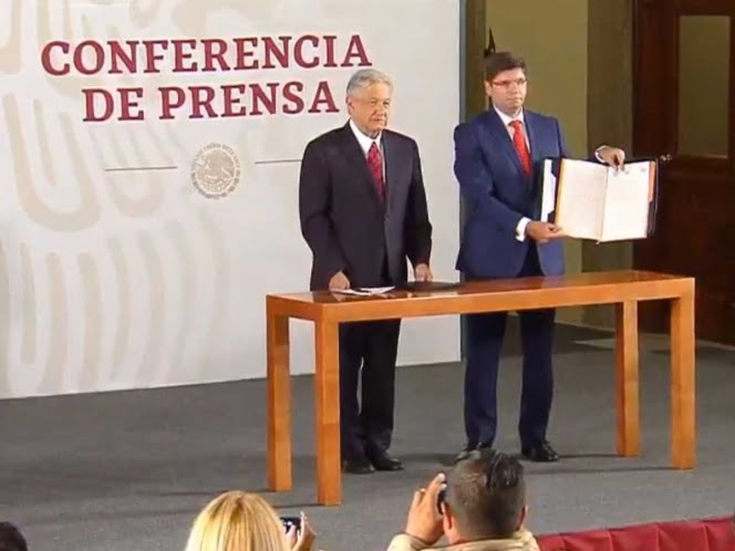 López Obrador certifica ante notario carta de no reelección