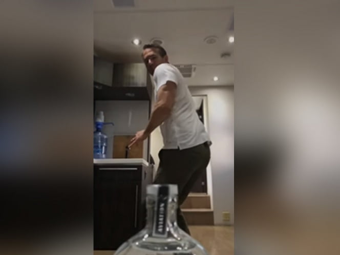 El ‘oso’ de Ryan Reynolds al hacer el #BottleCapChallenge