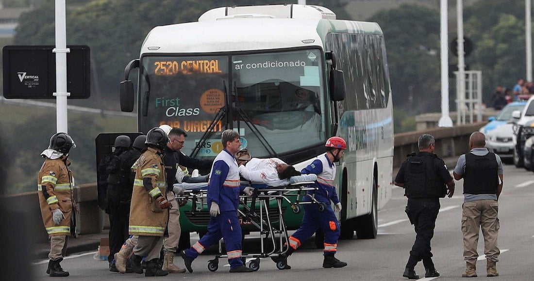 Policía de Brasil abate a secuestrador y libera a rehenes de autobús
