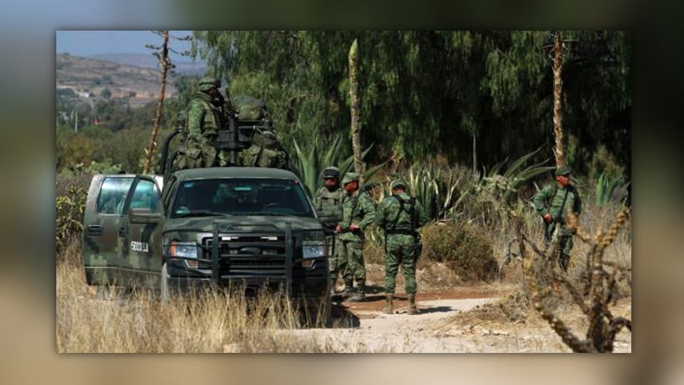 Soldados del Ejército Mexicano enfrentan a miembros de la delincuencia organizada en Tamaulipas