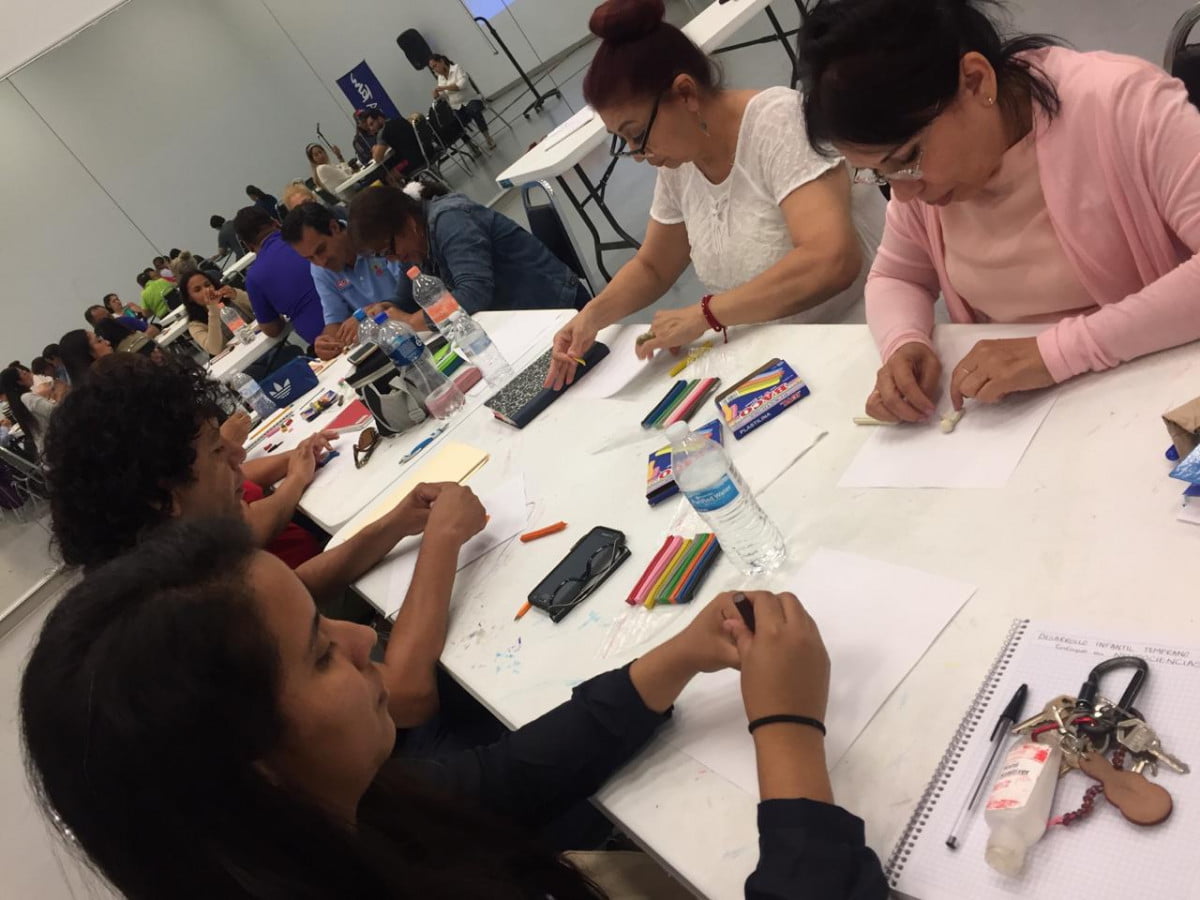 Se capacitan comunidad artística y educadores en el desarrollo de la primera infancia a partir del lenguaje artístico