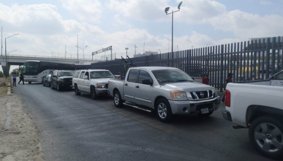 Paisanos se quedan varados en Nuevo Laredo