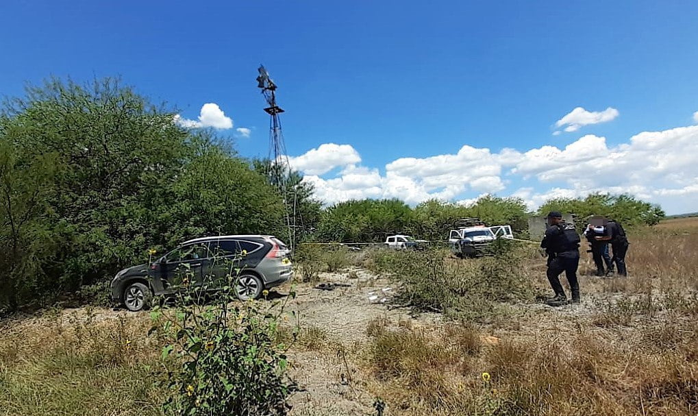 Hallan camioneta abandonada en brechas del municipio de Jiménez