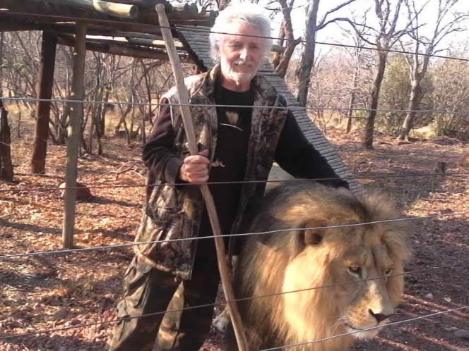 León ataca a su entrenador y lo mata en un safari de Sudáfrica