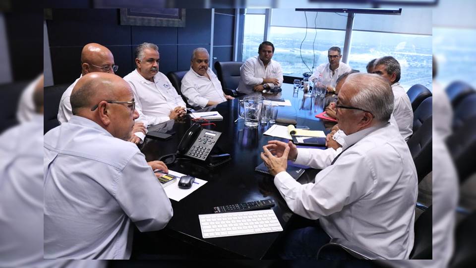 Abastecer agua a municipios marginados.