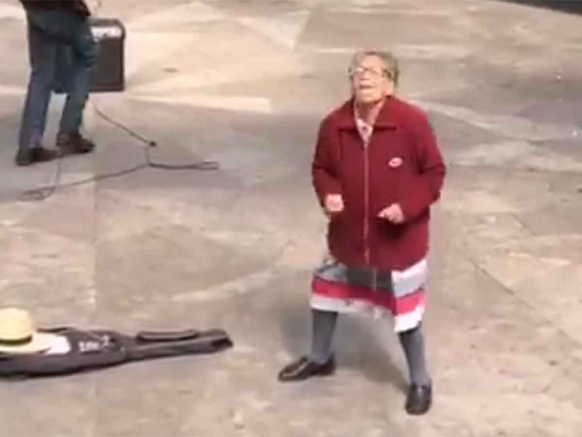 Lupita, la abuelita que enloquece las redes con sus pasos de rock