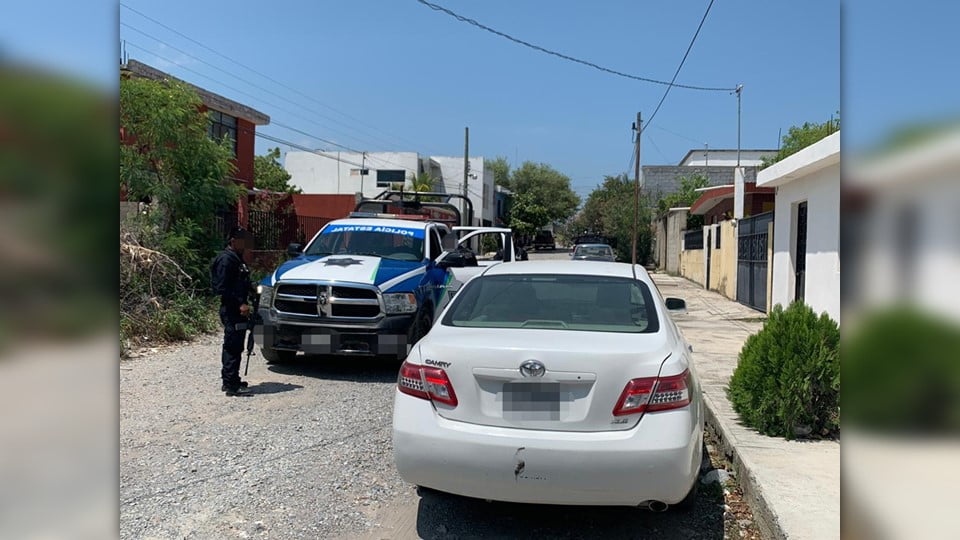 Aseguran vehículo con placas sobrepuestas
