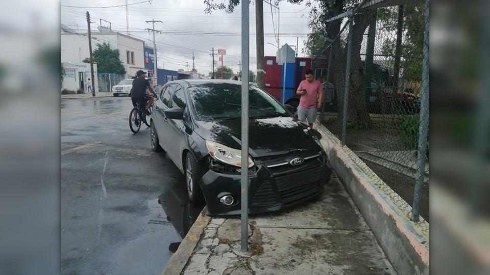 No respeta luz roja y provoca accidente en Nuevo Laredo