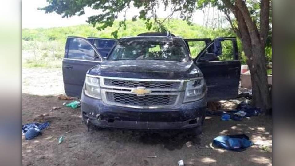 SEDENA asegura importante arsenal y autos blindados en Méndez