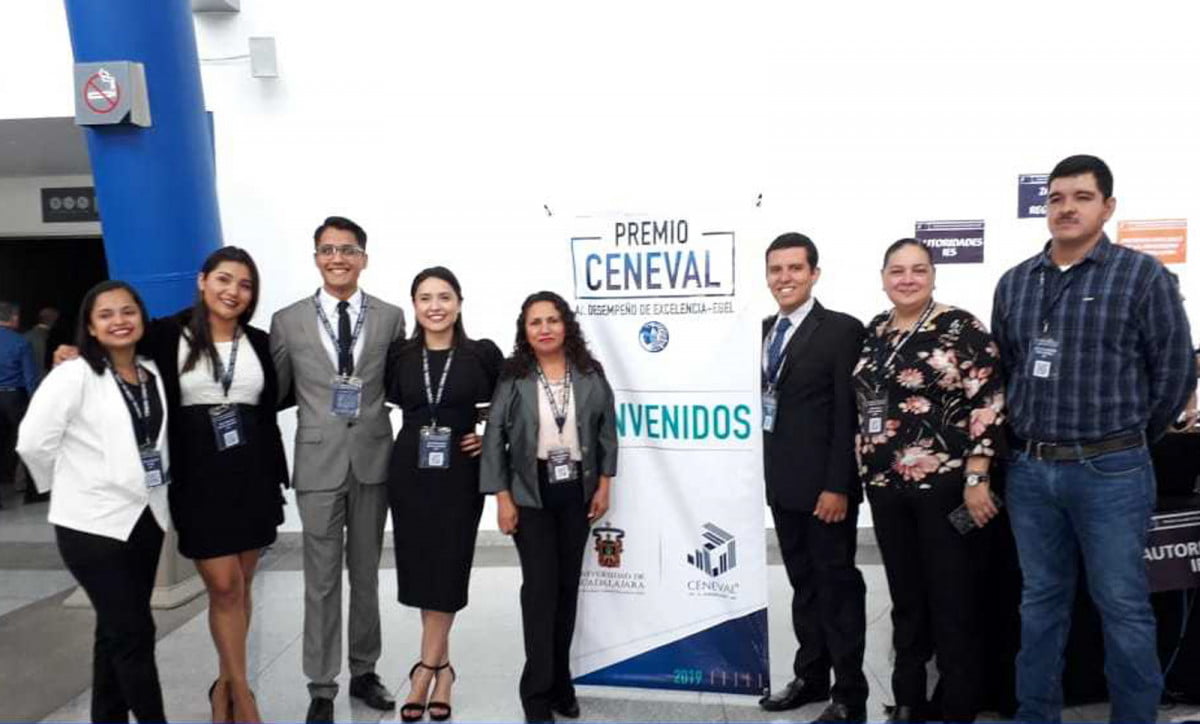 Entregan a egresados de la UAT Premio de Excelencia Ceneval