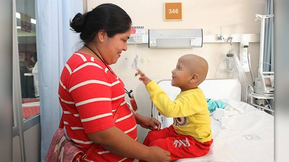 Padres de niños con cáncer podrán acceder a licencias médicas con goce de sueldo