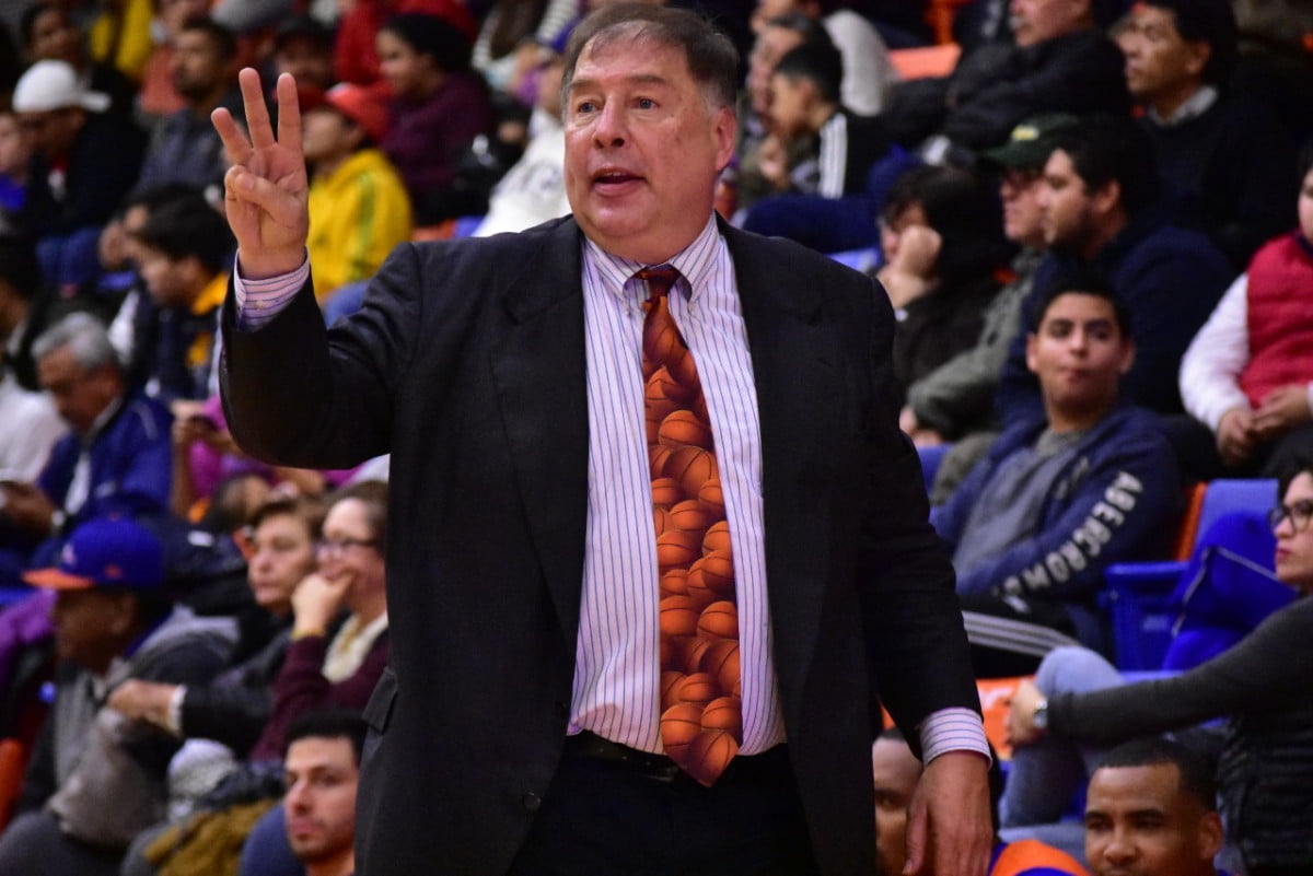 Arriba coach Luis García, este miércoles a Victoria