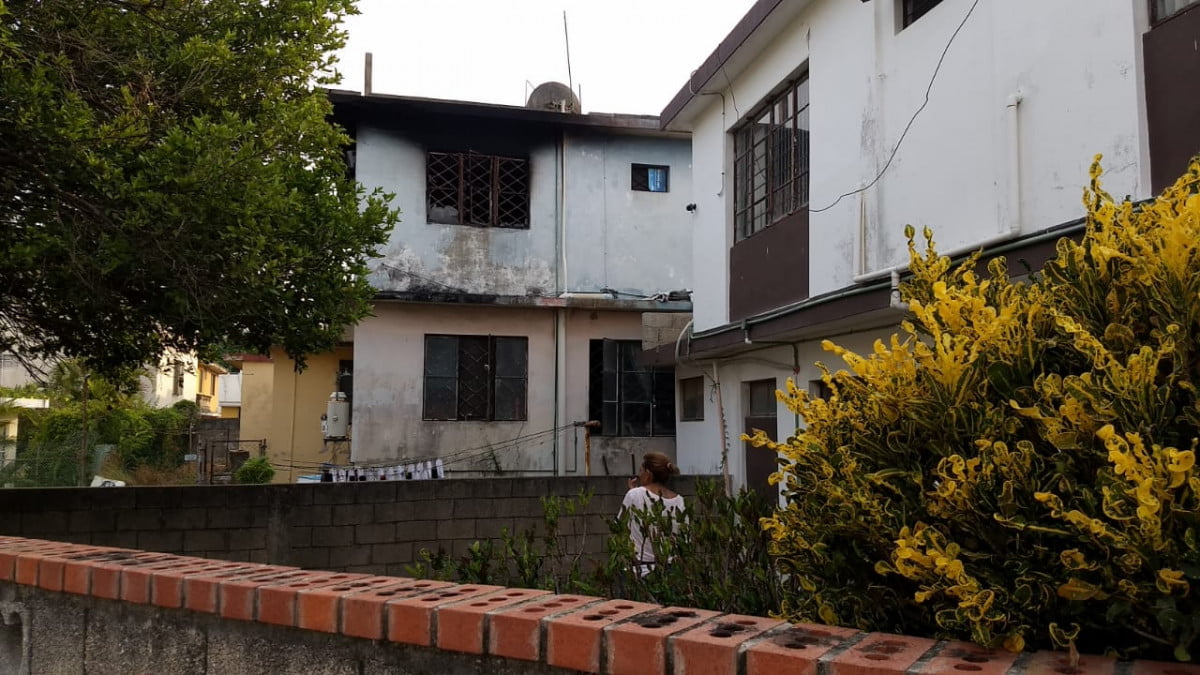 Muere abuelito tras quedar atrapado en incendio de su vivienda