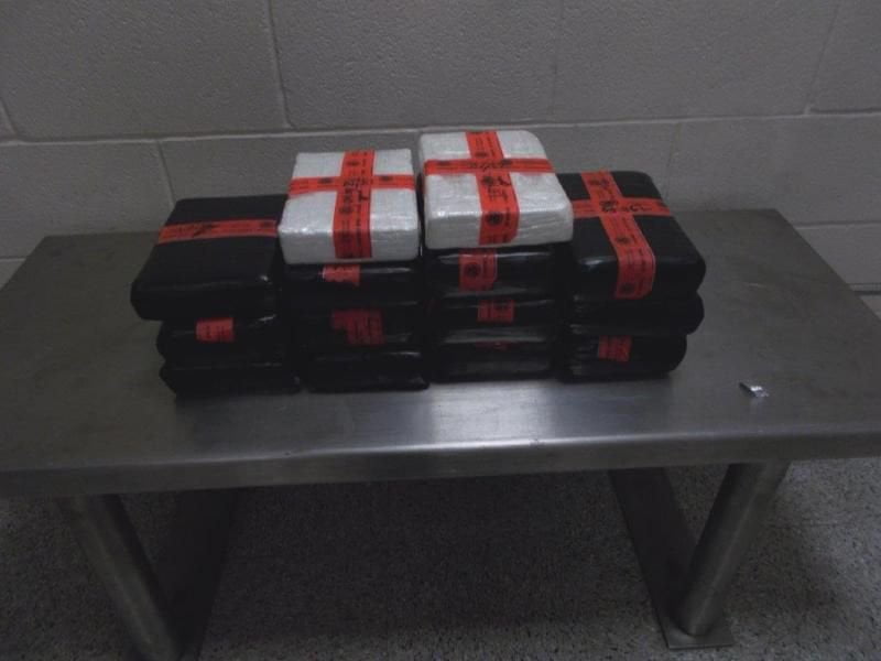 Decomisan cargamento de cocaína en el Puente del Comercio Mundial en Nuevo Laredo