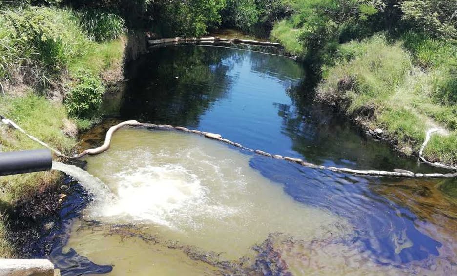 Contaminación por crudo en Estero de las Garrapatas sigue sin ser remediado en su totalidad