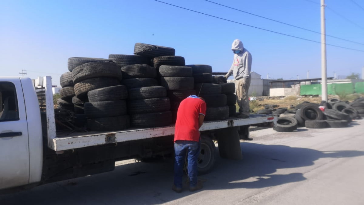 Eliminan tiradero clandestino de neumáticos en Nuevo Laredo