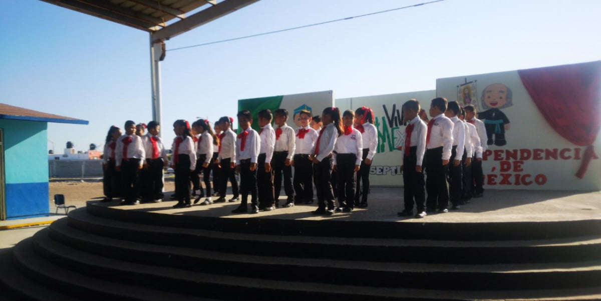 Alumnos de la Salvador Novo participan en asamblea patria