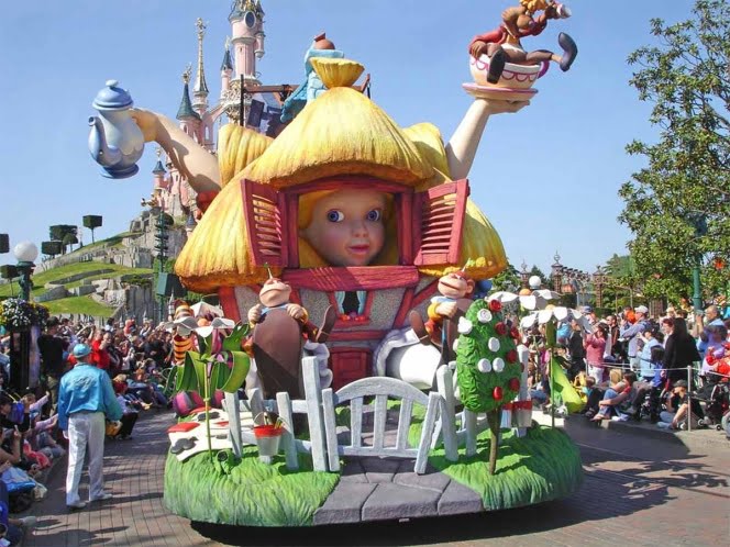 Tomó LSD en Disney y apareció desnudo un día después