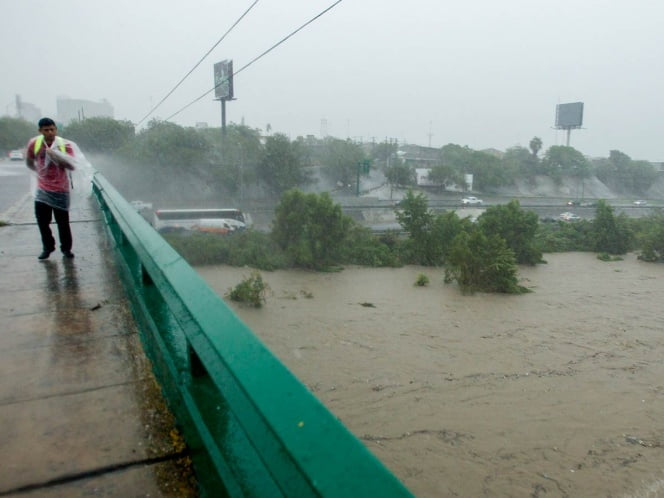 Deja ‘Fernand’ inundaciones, deslaves y un desaparecido en NL
