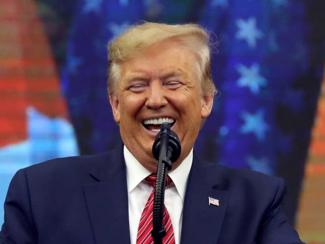 Trump se burla de activista Greta Thunberg
