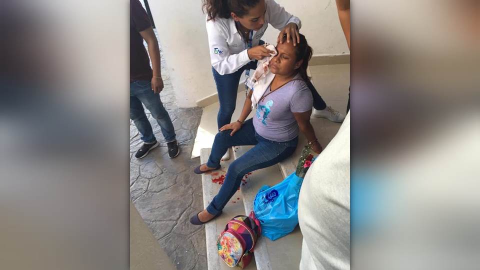 Asaltan a madre de familia afuera de primaria en centro de Tampico; le navajean el rostro