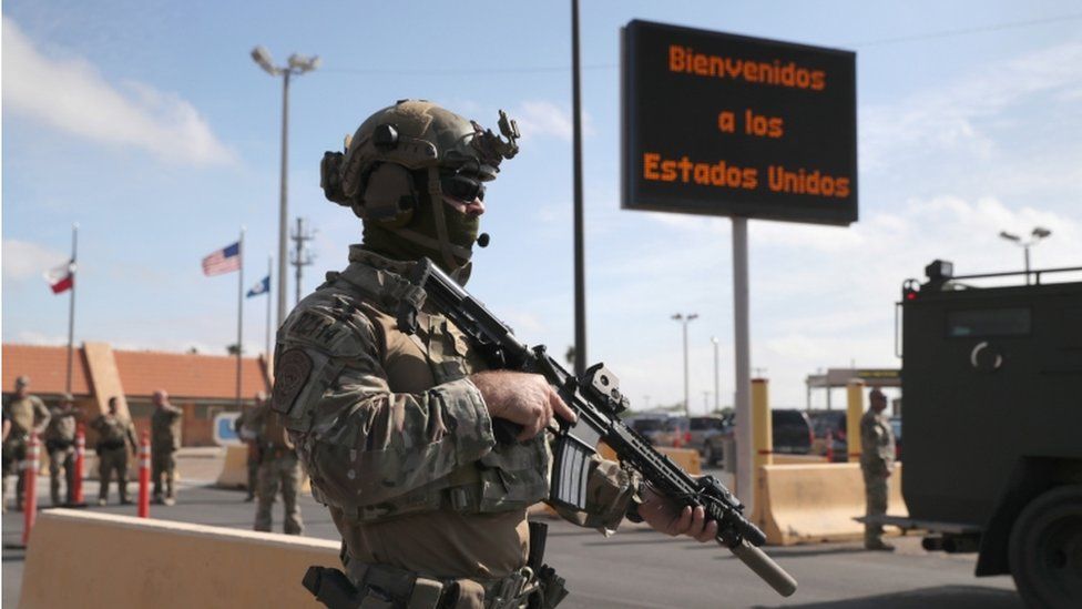 Militares de EU autorizados para disparar a vehículos que representen amenaza en fronteras