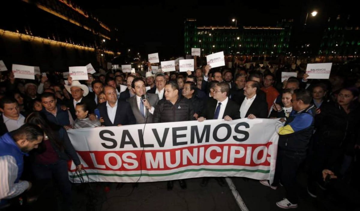 Alcaldes exigen audiencia en Mañanera de AMLO; Dicen ser recibidos con gas lacrimógeno